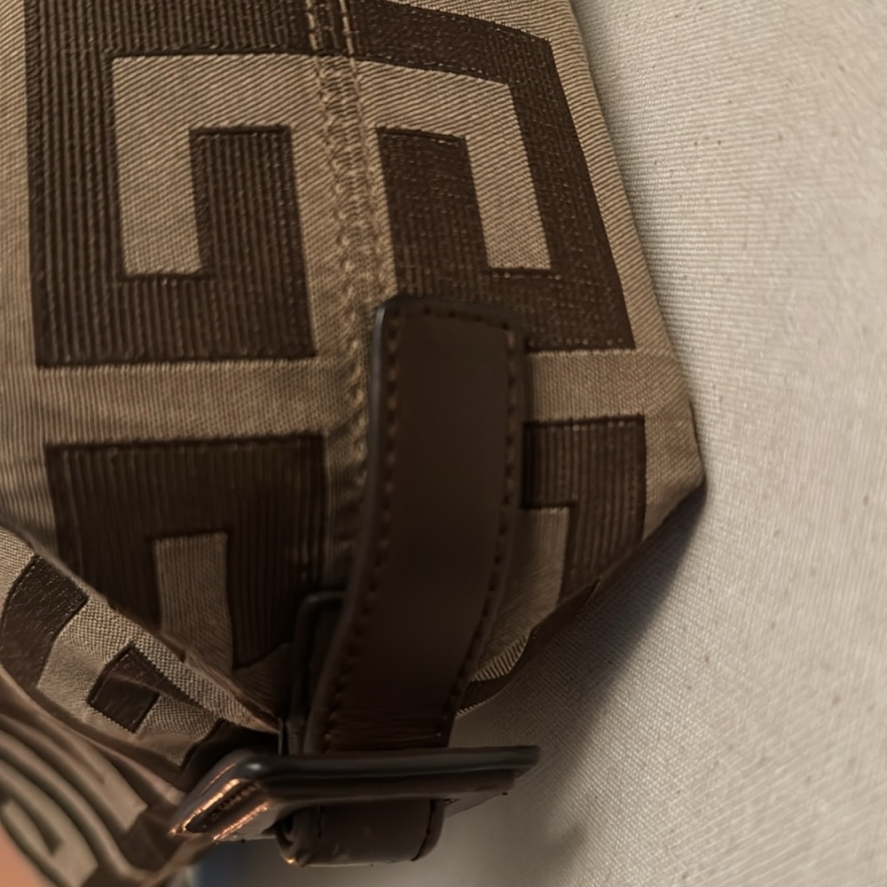 Authentic Givenchy Monogram Canvas Handbag in great preowned condition - Picture 4 of 10